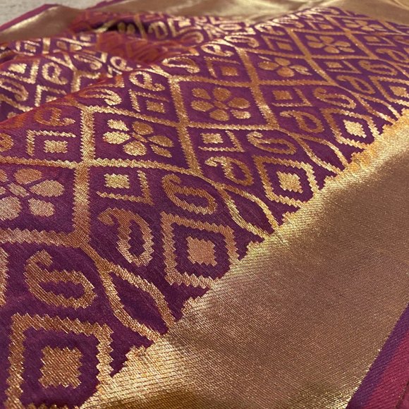 Banarasi silk sari in Onion Purple - Picture 9 of 11